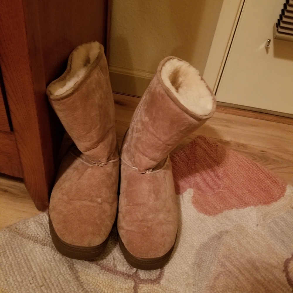 Mens sheepskin boots 9